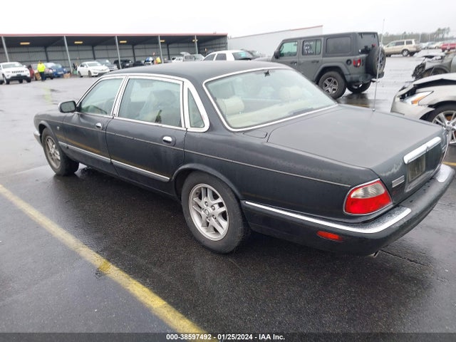 1999 JAGUAR XJ8 SAJKD6040XC867251 Photo 2