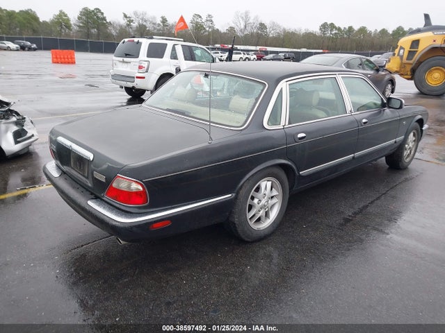 1999 JAGUAR XJ8 SAJKD6040XC867251 Photo 3