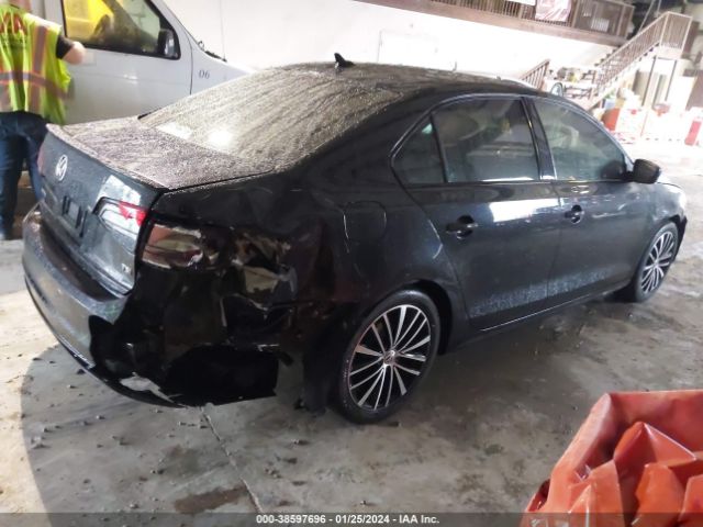 3VWD17AJ2GM411760 Volkswagen Jetta 1.8t Sport