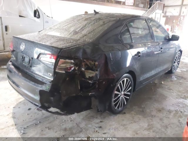3VWD17AJ2GM411760 Volkswagen Jetta 1.8t Sport