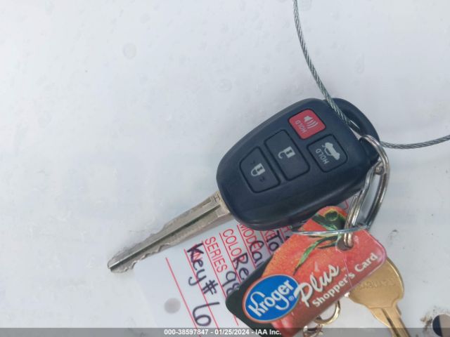 4T1BF1FK1HU698575 Toyota CAMRY SE