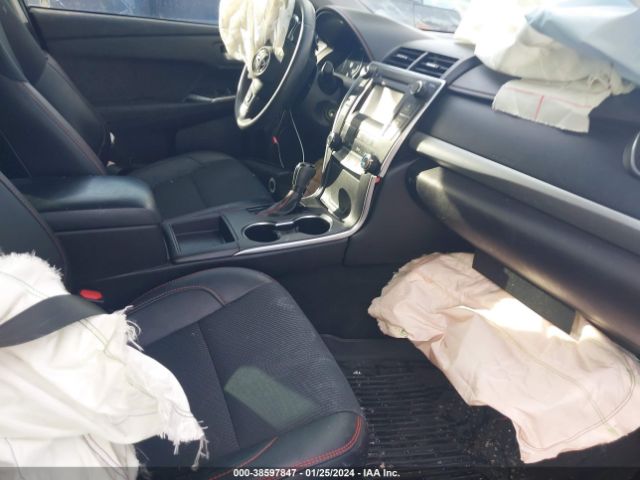 4T1BF1FK1HU698575 Toyota CAMRY SE