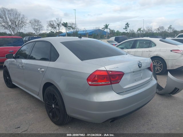 1VWAT7A37EC081157 Volkswagen Passat 1.8t S