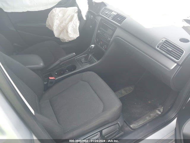 1VWAT7A37EC081157 Volkswagen Passat 1.8t S