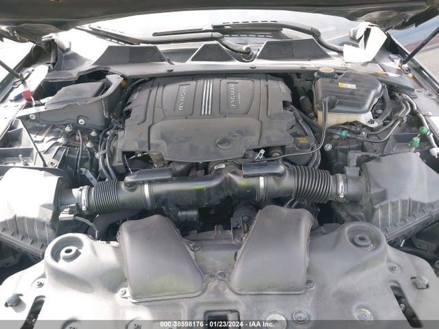 2017 JAGUAR XJ SAJWA2G75H8W04051 Photo 9