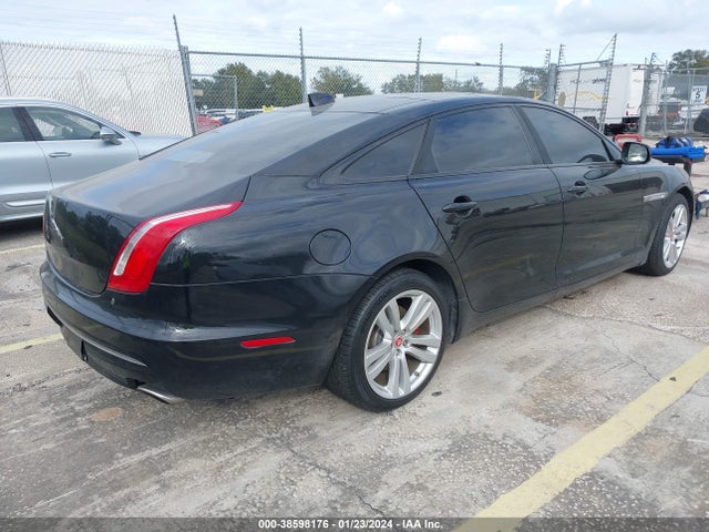 2017 JAGUAR XJ SAJWA2G75H8W04051 Photo 3