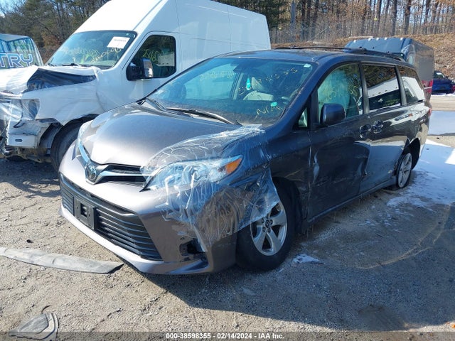Toyota Sienna Le 8 Passenger 2018 5TDKZ3DC1JS938432 Image 2