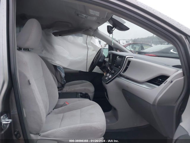 Toyota Sienna Le 8 Passenger 2018 5TDKZ3DC1JS938432 Image 5