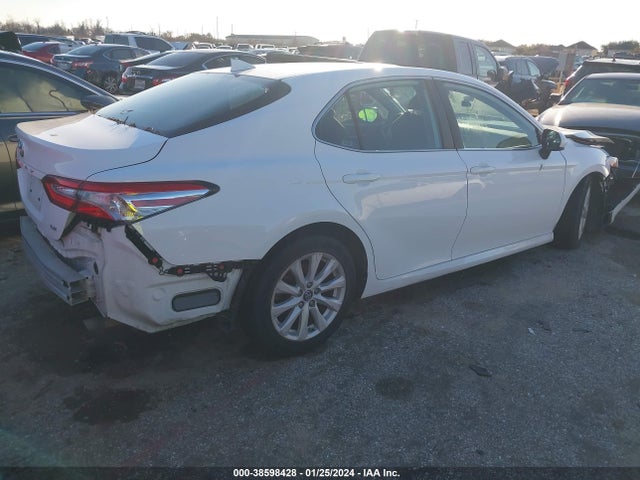 Toyota CAMRY LE 2019 4T1B11HK4KU163338 Image 4