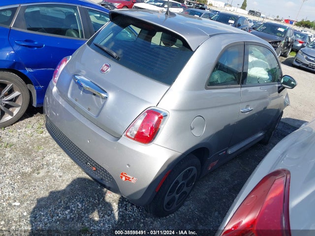 2018 FIAT 500E 3C3CFFGE5JT377514 Photo 3