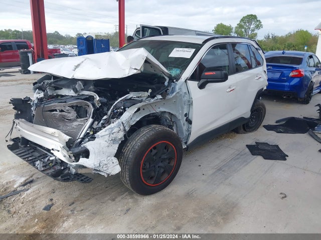 Toyota RAV4 LE 2020 2T3F1RFV4LW128563 Image 2