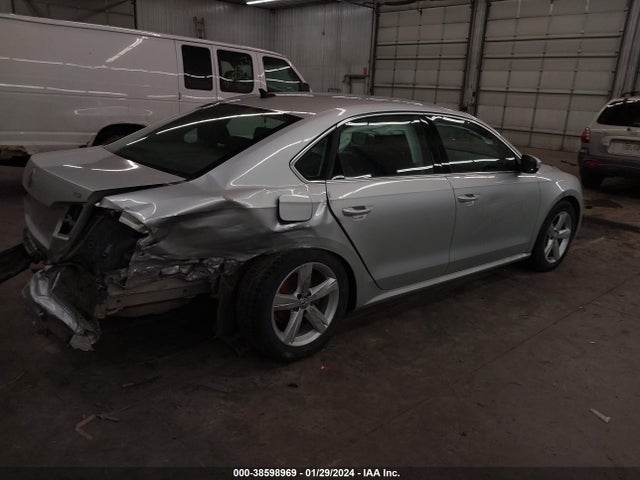 1VWAS7A3XFC076930 Volkswagen Passat 1.8t Limited Edition