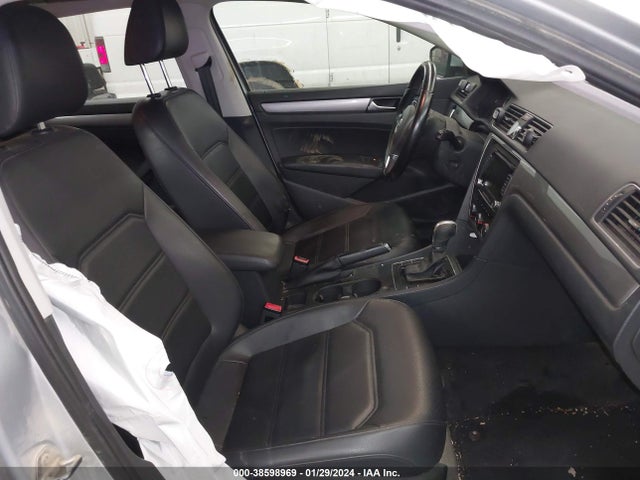 1VWAS7A3XFC076930 Volkswagen Passat 1.8t Limited Edition