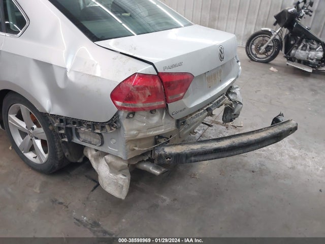 1VWAS7A3XFC076930 Volkswagen Passat 1.8t Limited Edition