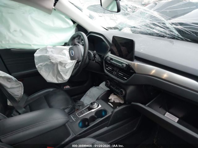 1FMCU9J91MUA79207 Ford Escape Titanium