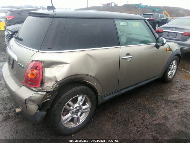 2010 MINI COOPER WMWMF3C57ATZ26935 Photo 3