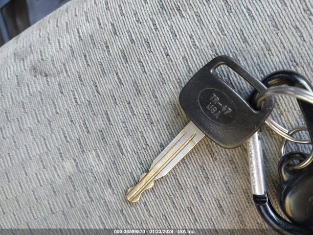 2003 TOYOTA CAMRY LE VIN: 4T1BE32KX3U705181