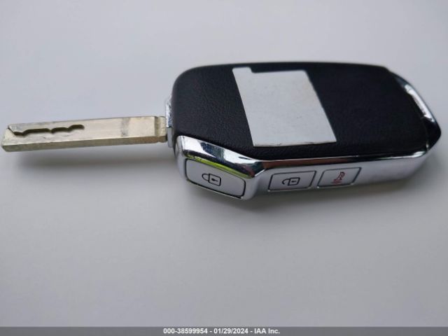 KNDEUCAA2M7150806 KIA SELTOS S