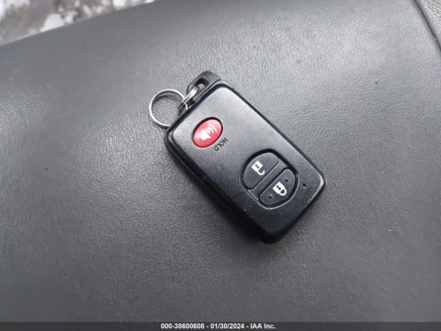 JTDKN3DU4E1780756 Toyota Prius Four