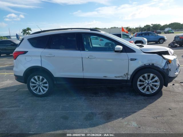 1FMCU0HD0KUA74986 Ford ESCAPE SEL