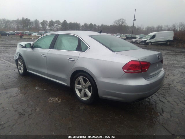 1VWAT7A35FC121074 Volkswagen Passat 1.8t Limited Edition