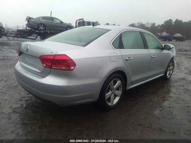 1VWAT7A35FC121074 Volkswagen Passat 1.8t Limited Edition