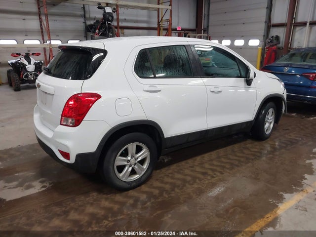 Chevrolet TRAX LS 2019 3GNCJKSB5KL322747 Image 4
