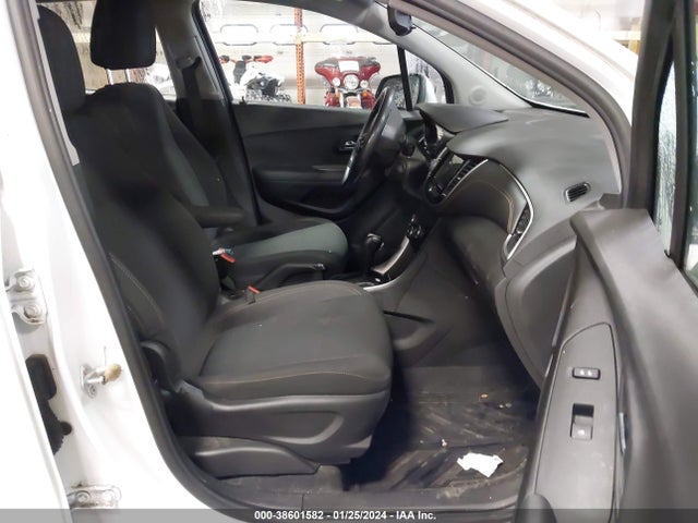 Chevrolet TRAX LS 2019 3GNCJKSB5KL322747 Image 5
