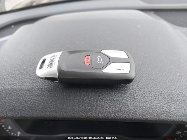 WA1BNAFY8J2230818 Audi Q5 2.0t Premium/2.0t Tech Premium