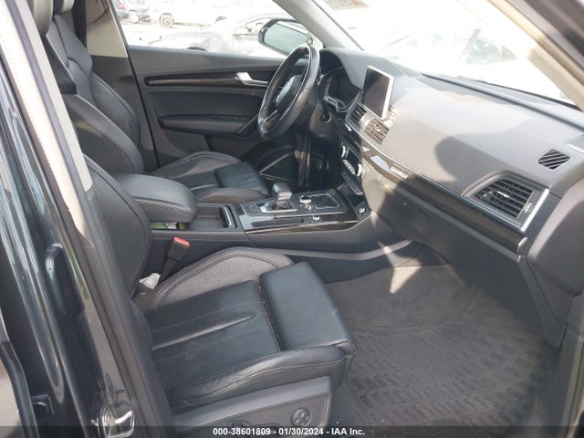 WA1BNAFY8J2230818 Audi Q5 2.0t Premium/2.0t Tech Premium