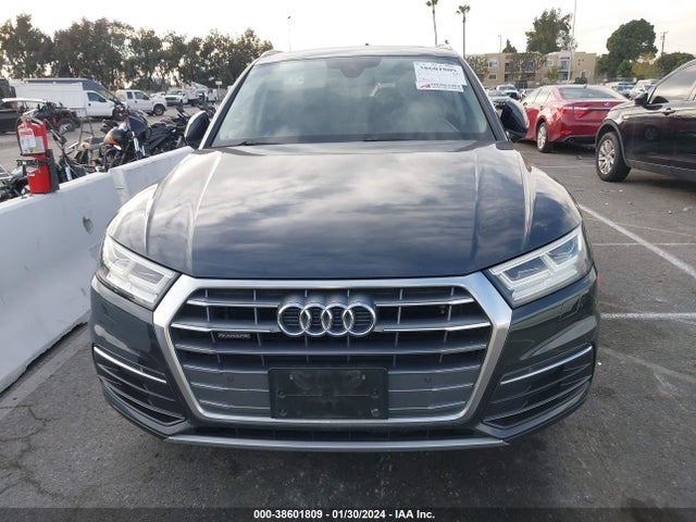 WA1BNAFY8J2230818 Audi Q5 2.0t Premium/2.0t Tech Premium