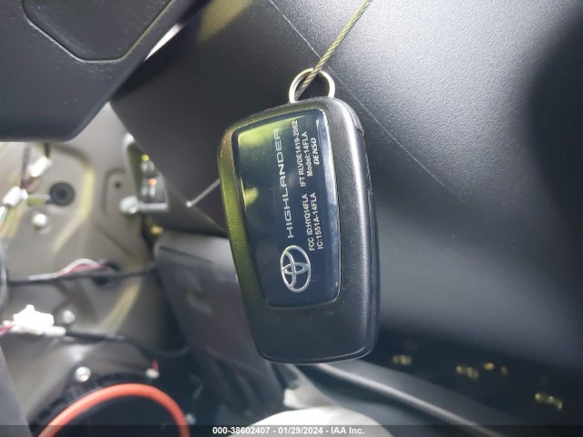 Toyota Highlander Limited 2023 5TDKDRBH2PS524973 Image 11