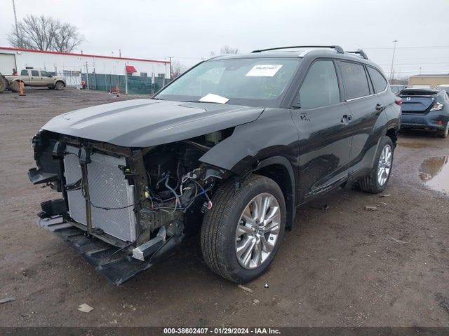 Toyota Highlander Limited 2023 5TDKDRBH2PS524973 Image 2