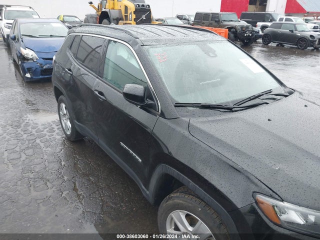 3C4NJDBB2NT230495 Jeep Compass Latitude 4x4