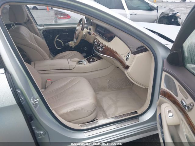 WDDUG8CB2EA054111 Mercedes-Benz S 550