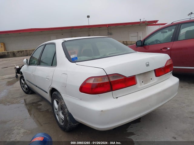 2000 HONDA ACCORD 3.0 LX VIN: 1HGCG1641YA042953