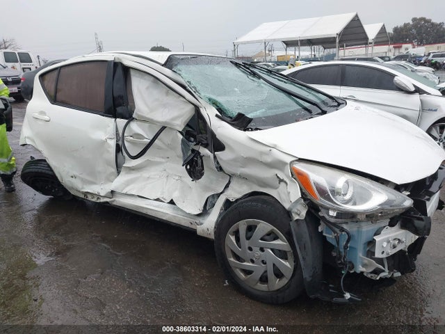Toyota Prius C One 2015 JTDKDTB35F1110700 Image 13