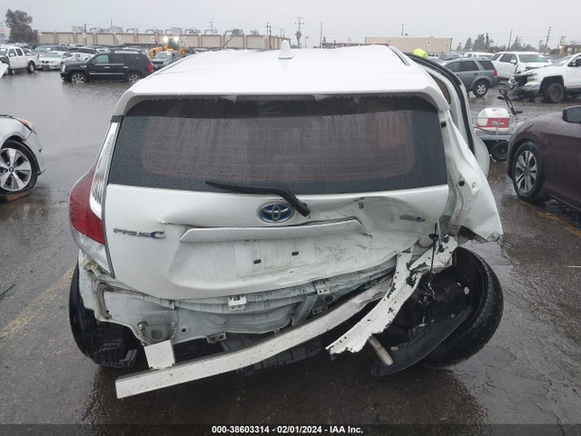 Toyota Prius C One 2015 JTDKDTB35F1110700 Image 16