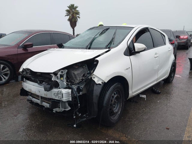 Toyota Prius C One 2015 JTDKDTB35F1110700 Image 2