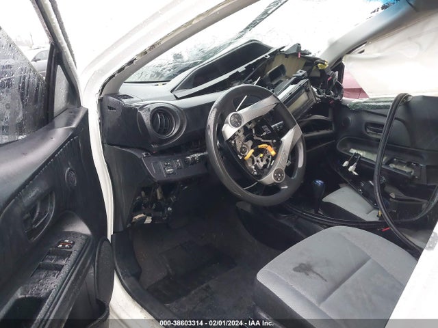 Toyota Prius C One 2015 JTDKDTB35F1110700 Image 5