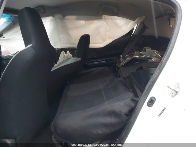 Toyota Prius C One 2015 JTDKDTB35F1110700 Image 8