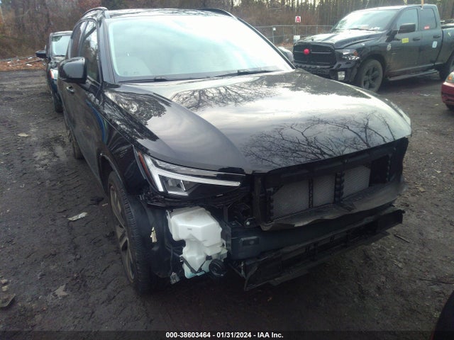 YV4L12UW9P2083475 Volvo Xc40 B5 Plus Dark Theme