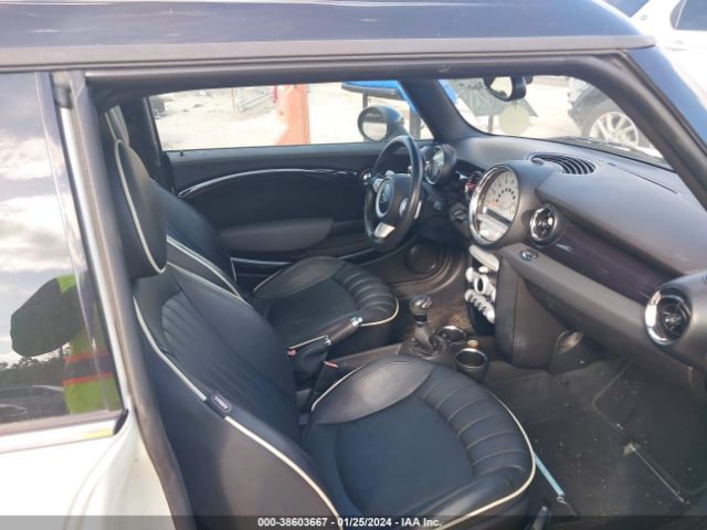 2010 MINI COOPER S CLUBMAN WMWMM3C51ATP94003 Photo 4