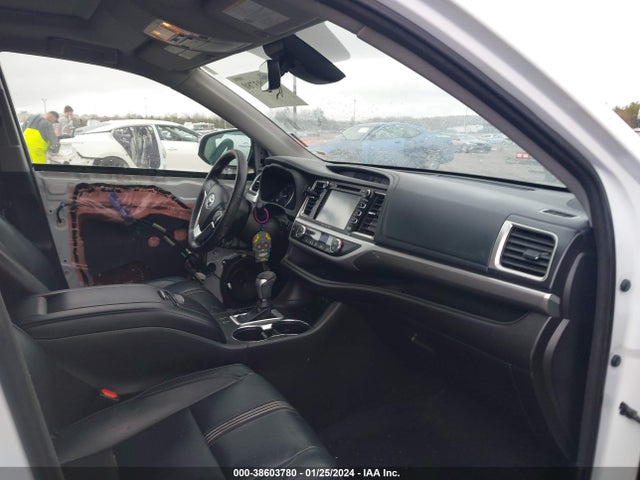 Toyota Highlander Se/xle 2018 5TDKZRFH3JS545642 Image 5