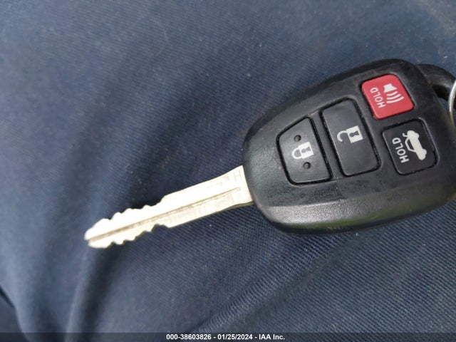 38603826 :رقم المزاد ، 2T1BURHE2KC235140 vin ، 2019 Toyota Corolla Se مزاد بيع