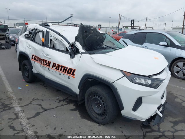 Toyota RAV4 LE 2020 JTMH1RFV3LD055577 Image 1