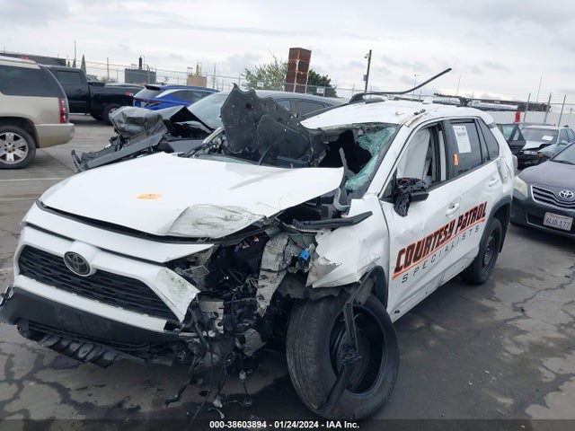 Toyota RAV4 LE 2020 JTMH1RFV3LD055577 Image 2