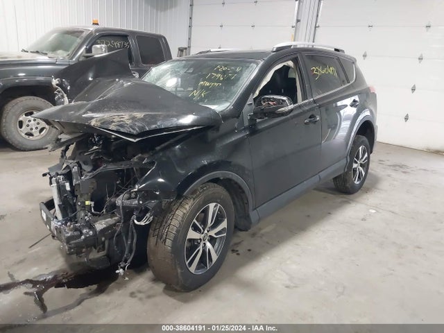 2018 TOYOTA RAV4 XLE VIN: 2T3RFREV8JW758146