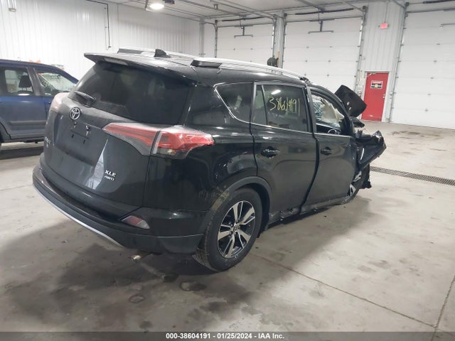 2018 TOYOTA RAV4 XLE VIN: 2T3RFREV8JW758146