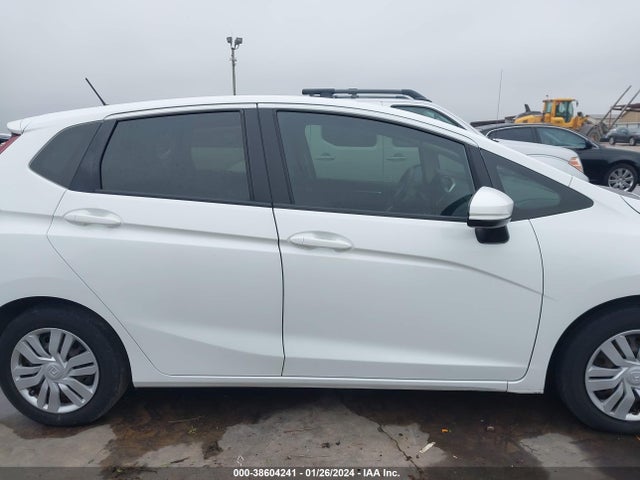Honda FIT LX 2016 JHMGK5H54GS006967 Image 13